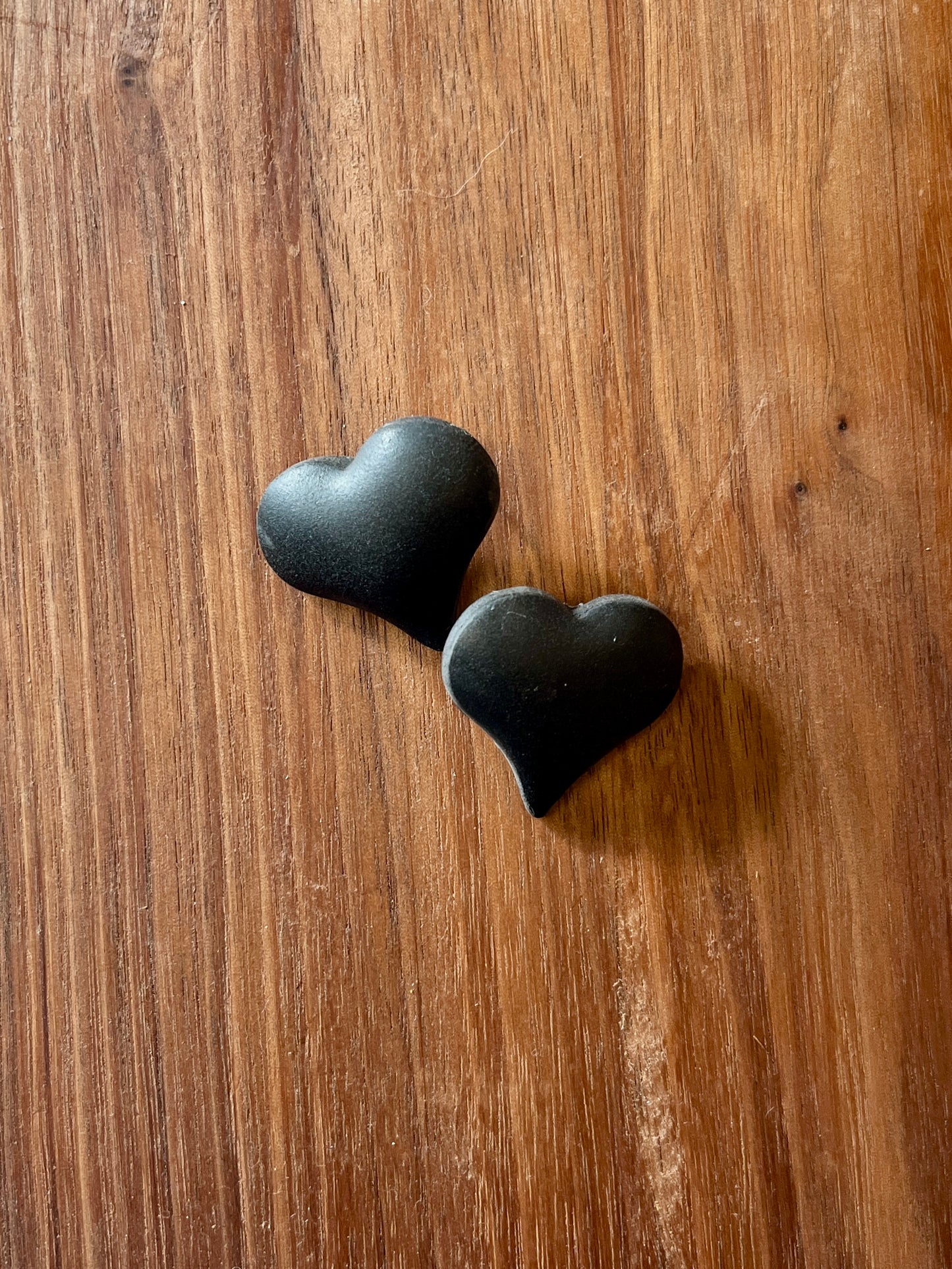 HEART STUDS - Medium