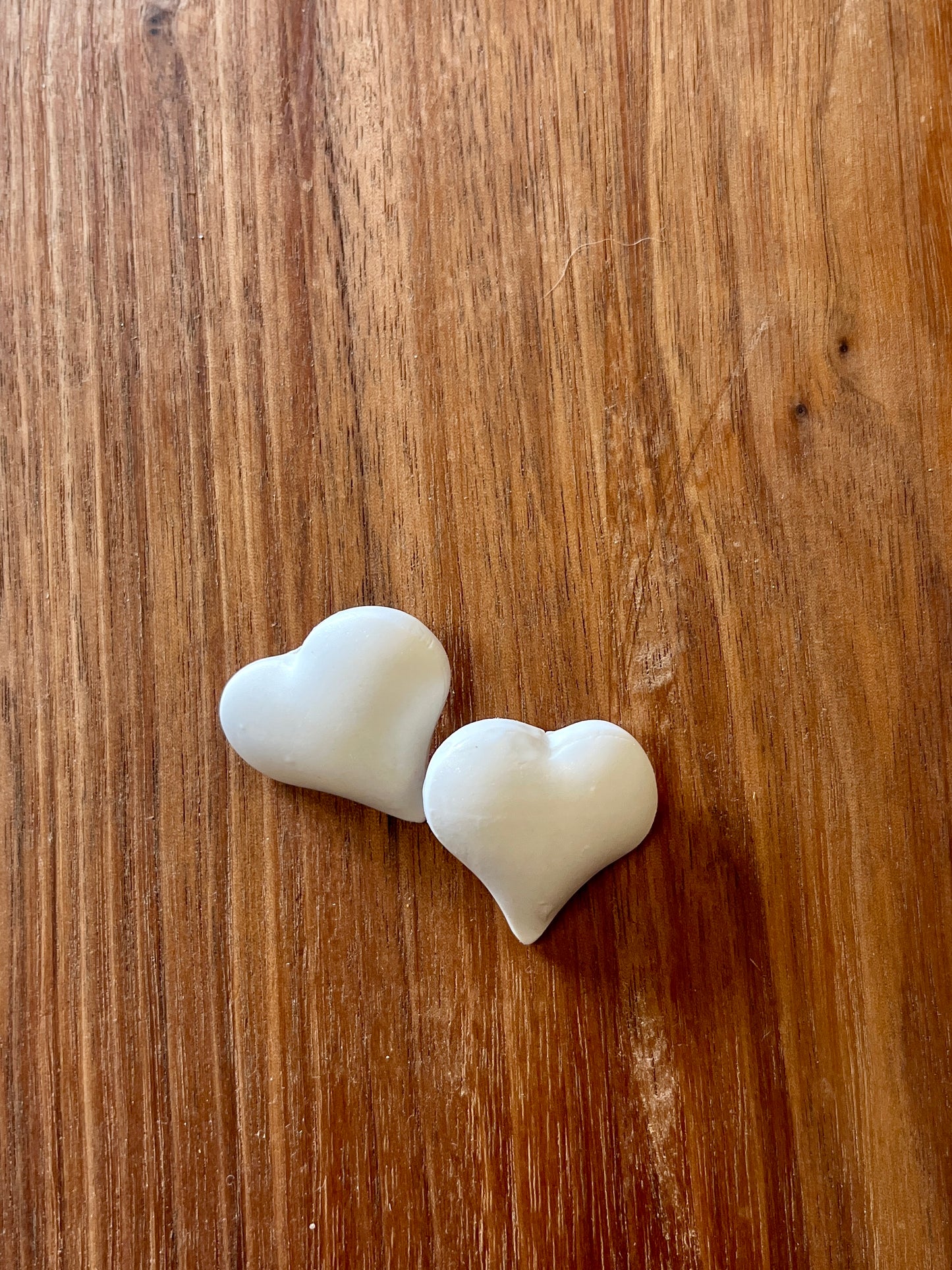 HEART STUDS - Medium